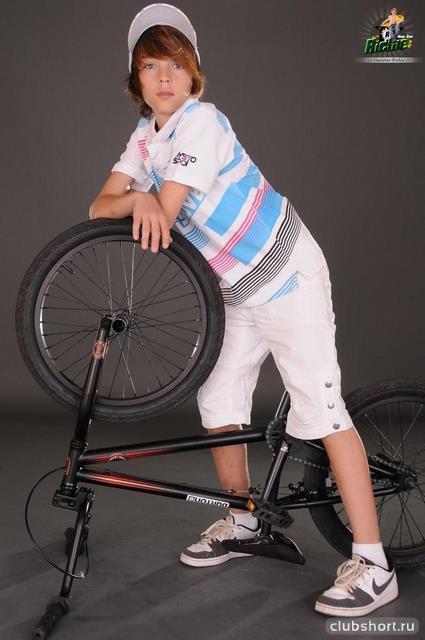 1742_teenager-with-bicycle-23.jpg